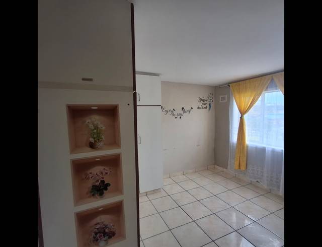 2 BEDROOM FLAT FOR SALE IN AUSTERVILLE